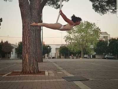 �Dalla mia camera passai quindi ad allenarmi in una piazza di Cavallino, l� dove c�� un albero che mi diede la possibilit� di montare un�amaca pi� alta, permettendomi cos� di cimentarmi con figure pi� particolari�